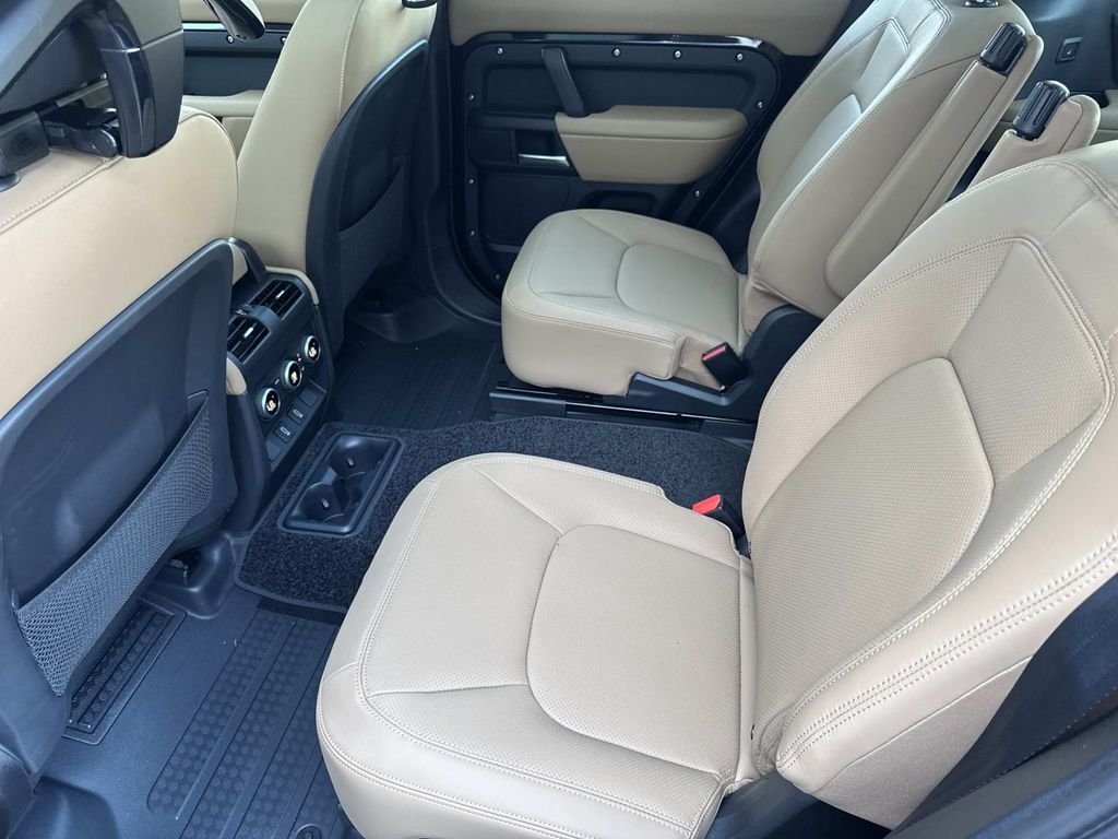 New 2026 Santorini Black Land Rover S image 15