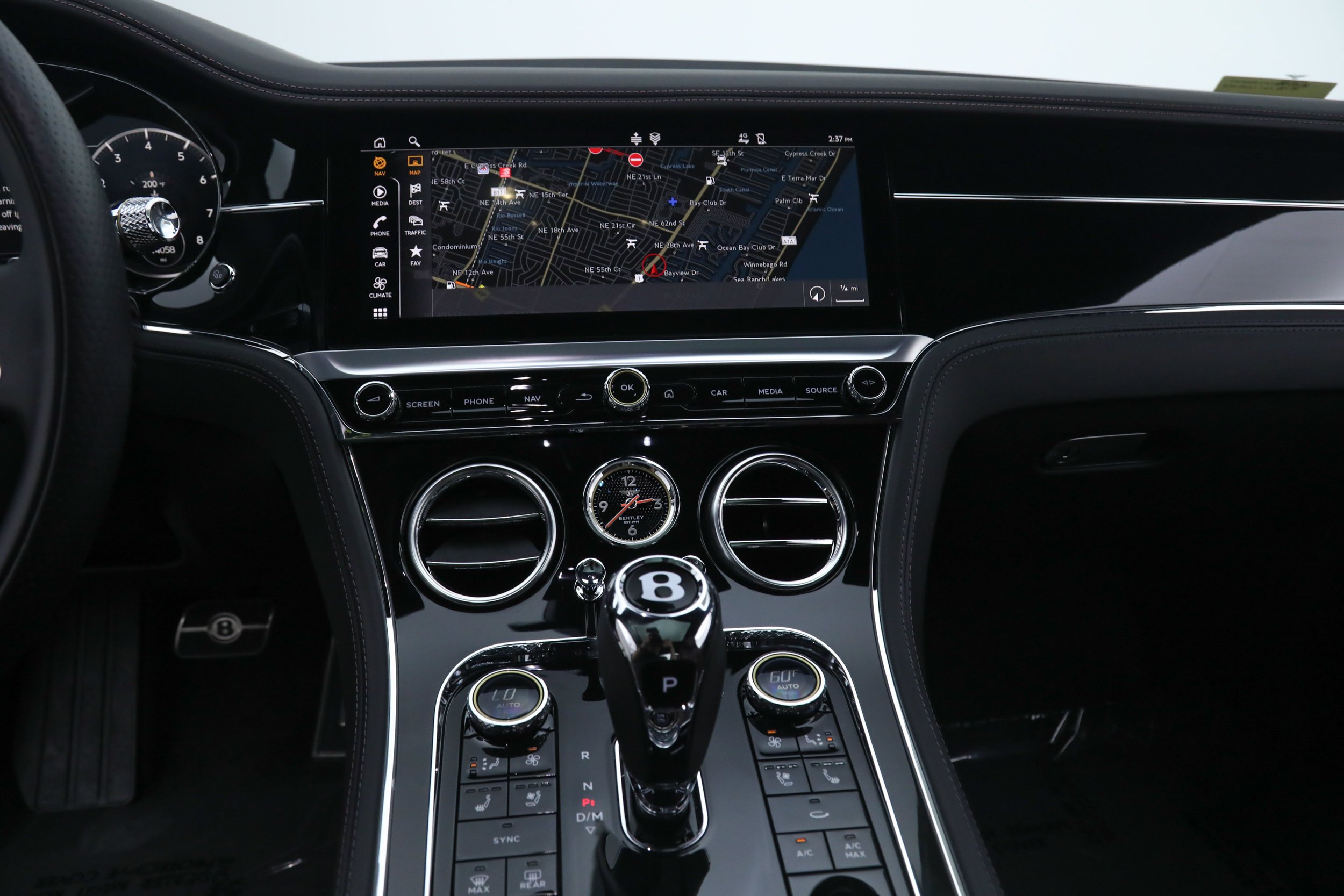 Used 2022 Silver Bentley  image 30