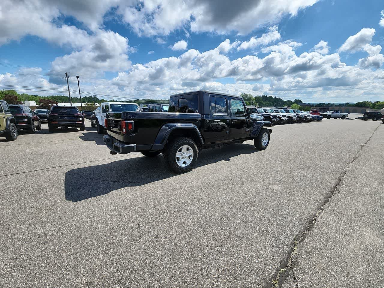 Used 2022 Black Clearcoat Jeep Sport S image 9