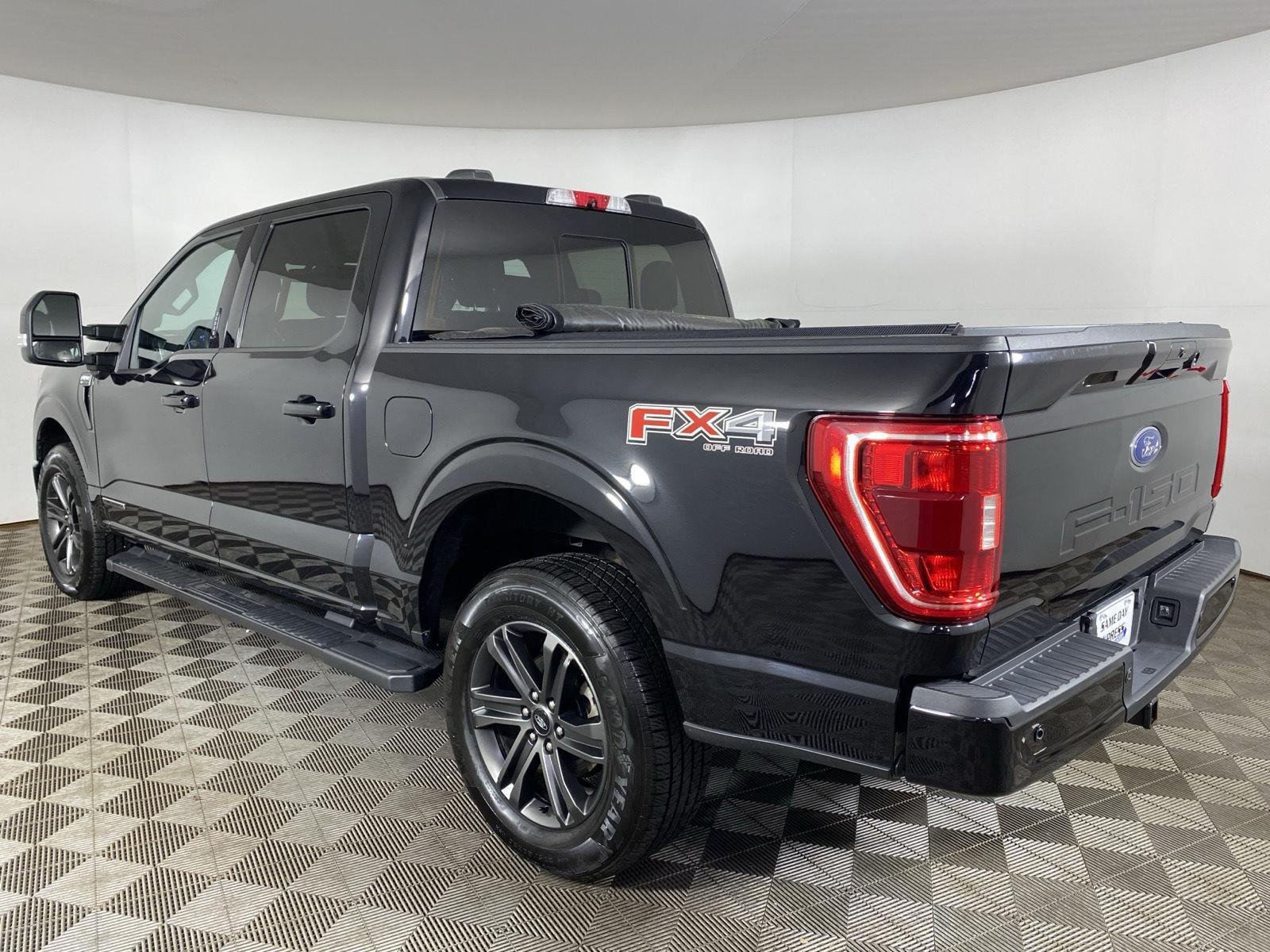 Used 2021 Black Metallic Ford XLT image 5