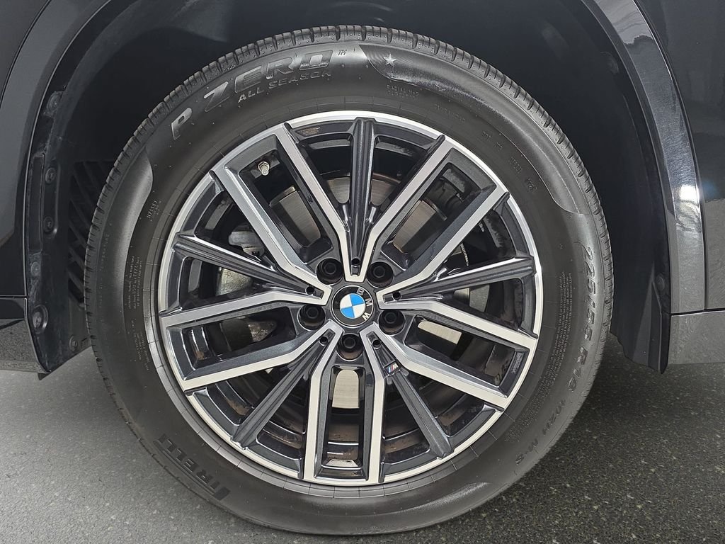 Used 2026 Black Sapphire Metallic BMW xDrive28i image 35