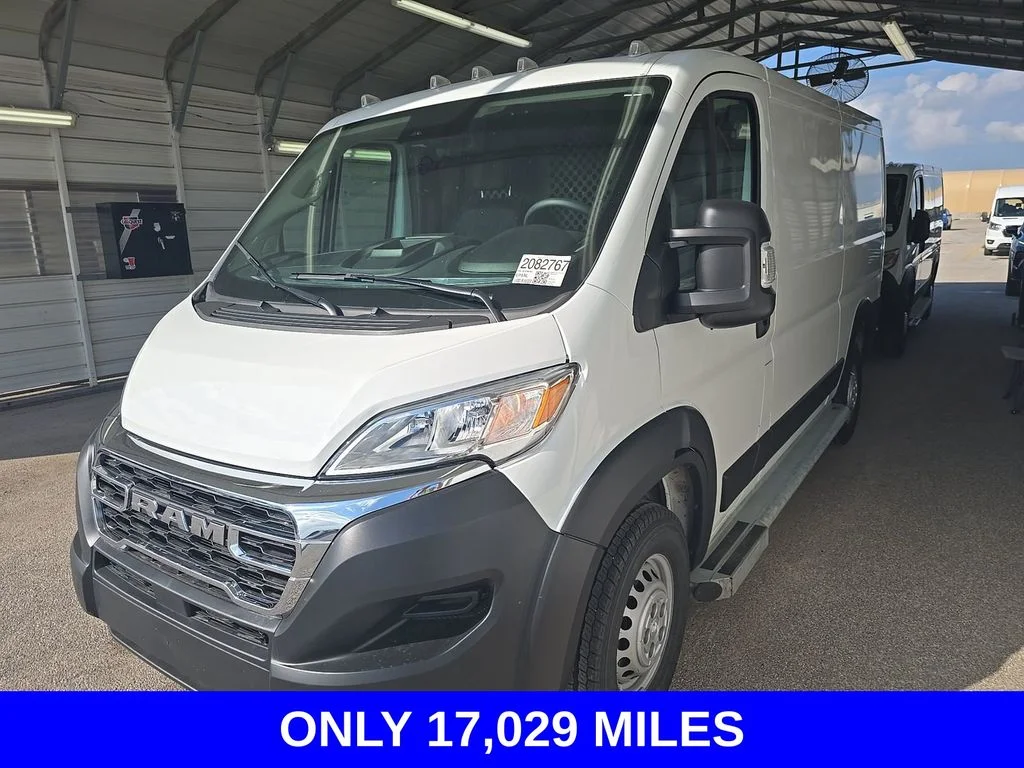 Used 2025 White Ram Base image 1