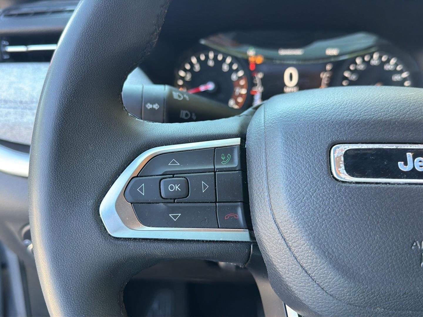 Used 2024  Jeep Latitude image 20