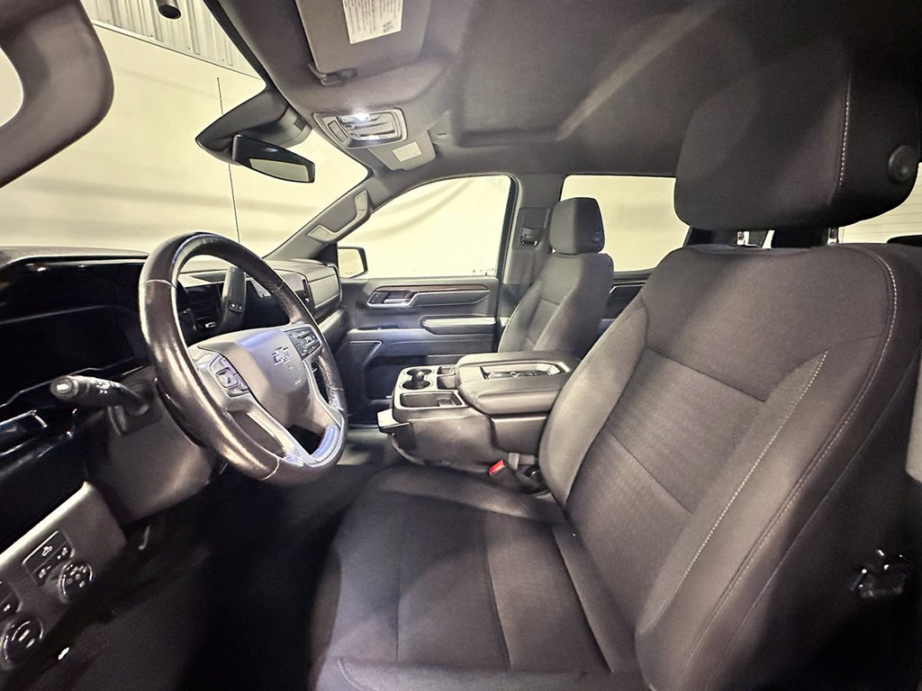 Used 2022 Blue Chevrolet RST image 3