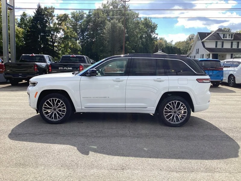 New 2027 Bright White Clearcoat Jeep Summit image 4
