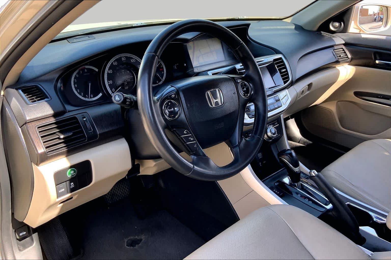 Used 2014 Alabaster Silver Metallic Honda EX-L image 14