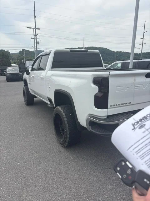 Used 2022 White Chevrolet LT image 14