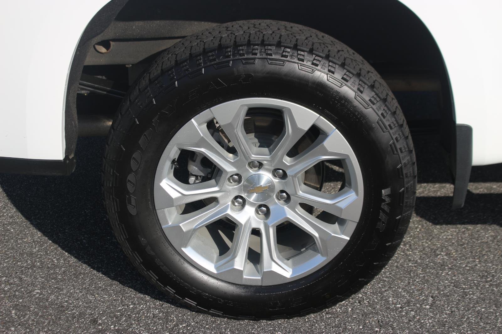 Used 2024 Summit White Chevrolet LTZ image 38