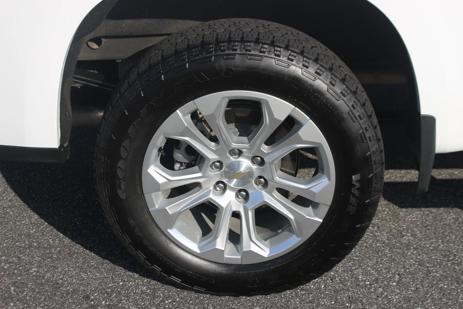 Used 2024 Summit White Chevrolet LTZ image 38