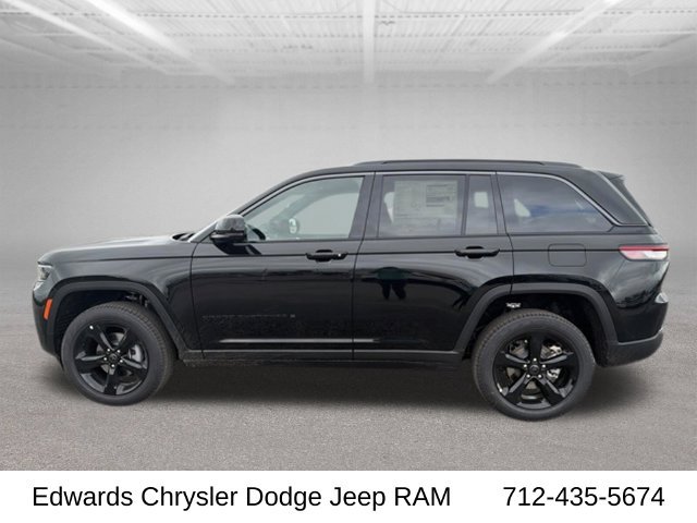 New 2027 High-Gloss Black Paint Jeep Limited image 4
