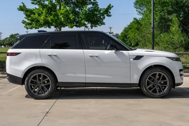 New 2026  Land Rover SE image 8
