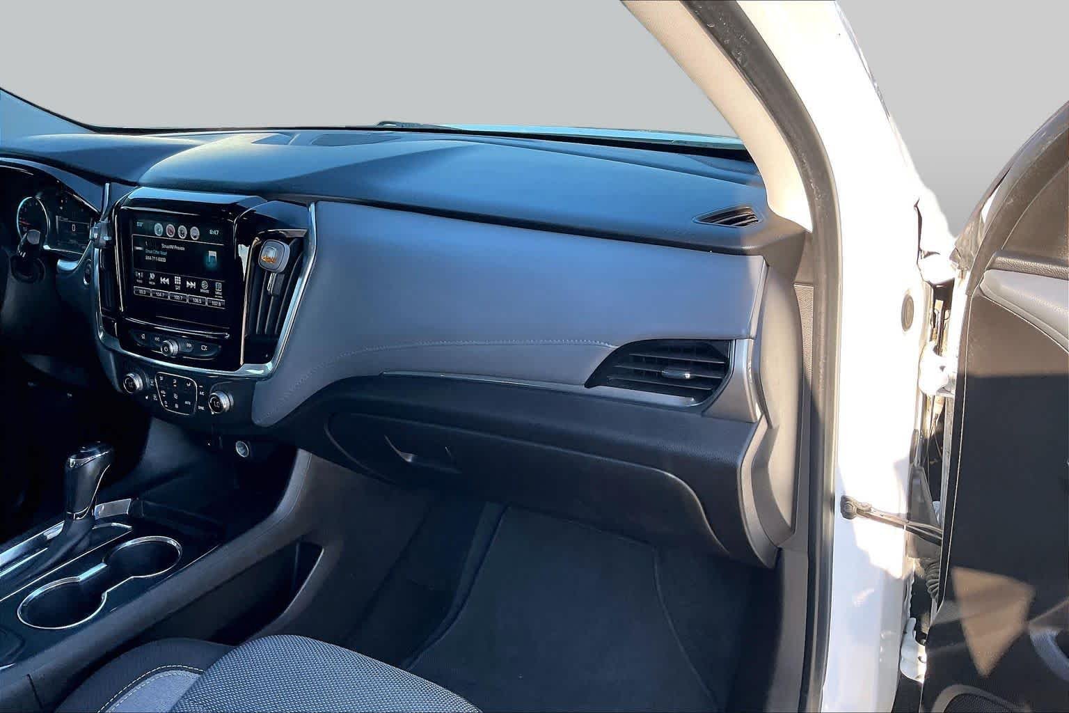 Used 2019 Summit White Chevrolet LT Cloth image 18
