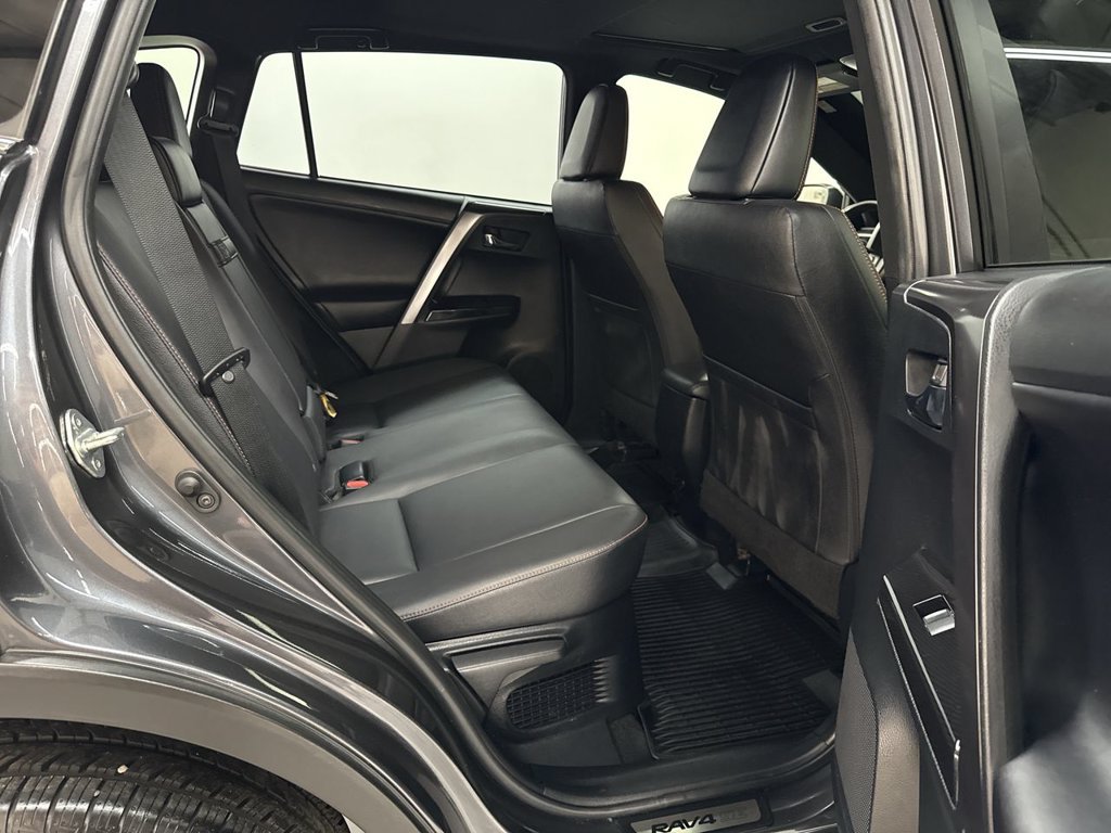 Used 2018 Magnetic Gray Metallic Toyota SE image 17