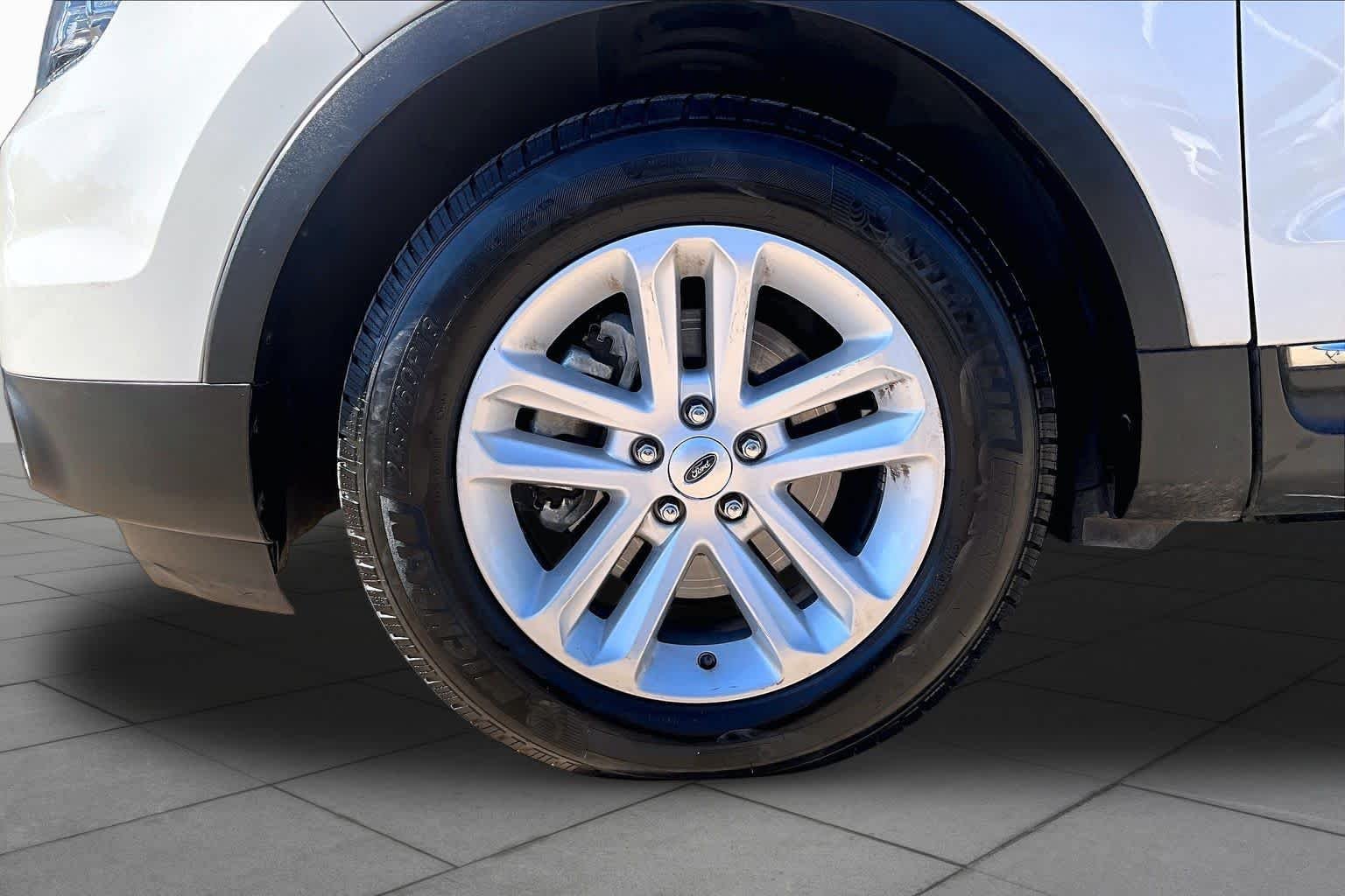 Used 2012 White Suede Ford XLT image 10