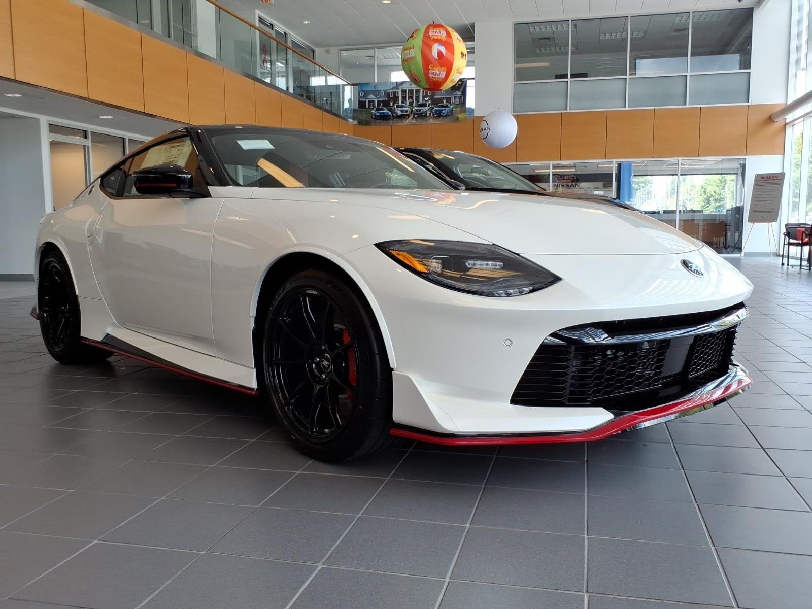 New 2027 Pearl White TriCoat / Super Black Two-tone Nissan NISMO® image 6