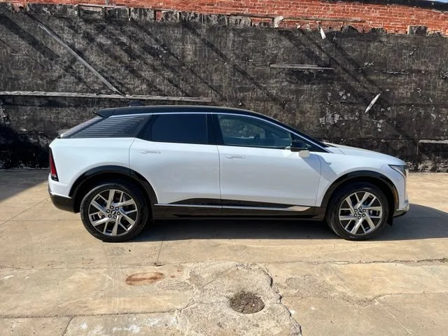 2027 Cadillac OPTIQ Luxury - Photo 8
