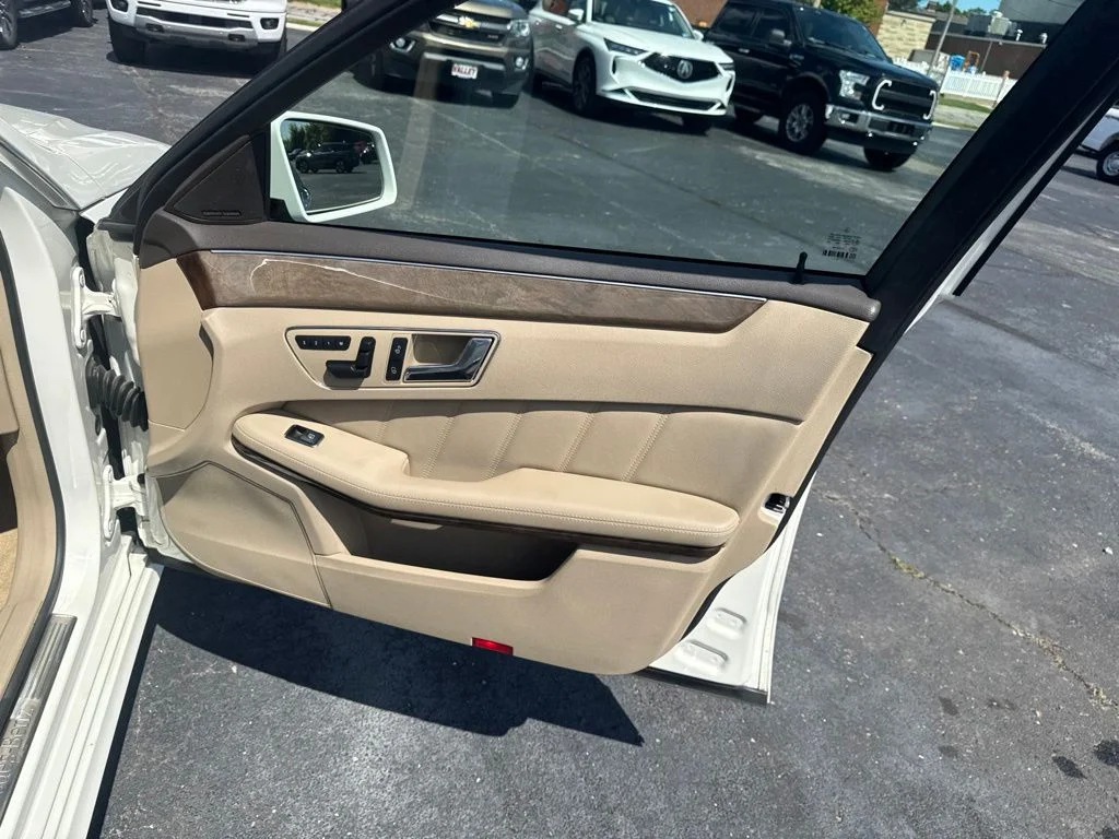 Used 2010 Diamond White Metallic Mercedes-Benz E 350 image 32