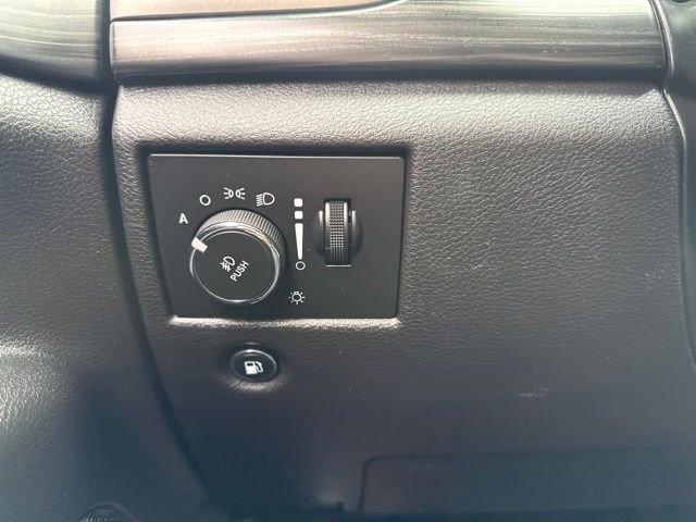 Used 2019 White Jeep Altitude image 18