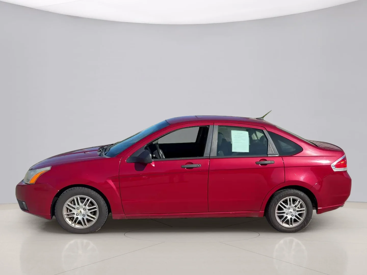 Used 2009 Red Ford SE image 2