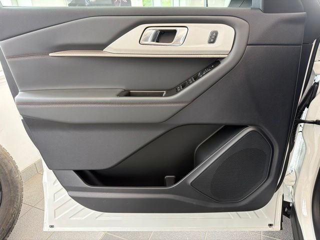 New 2026 Star White Metallic Tri-Coat Ford Active image 16