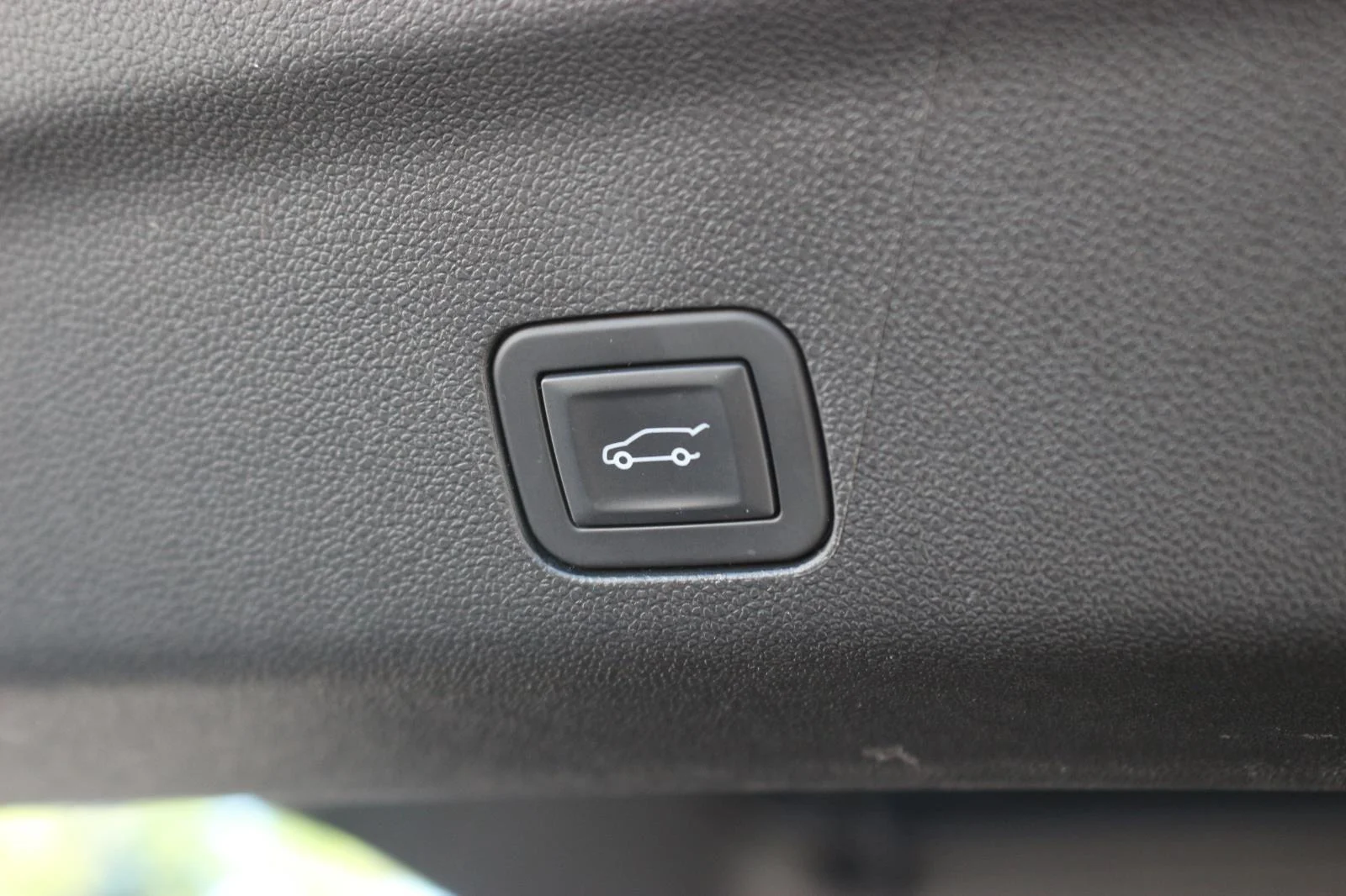 Used 2025 Summit White GMC Denali image 13