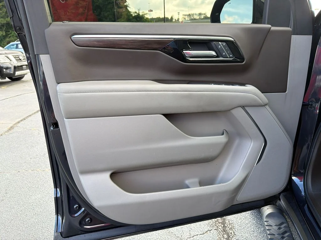 Used 2025 Gray Chevrolet Z71 image 10