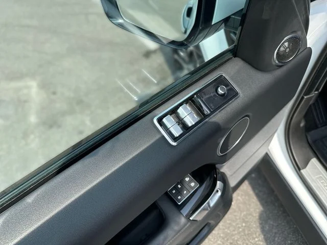 Used 2022 White Land Rover HSE Silver Edition image 14