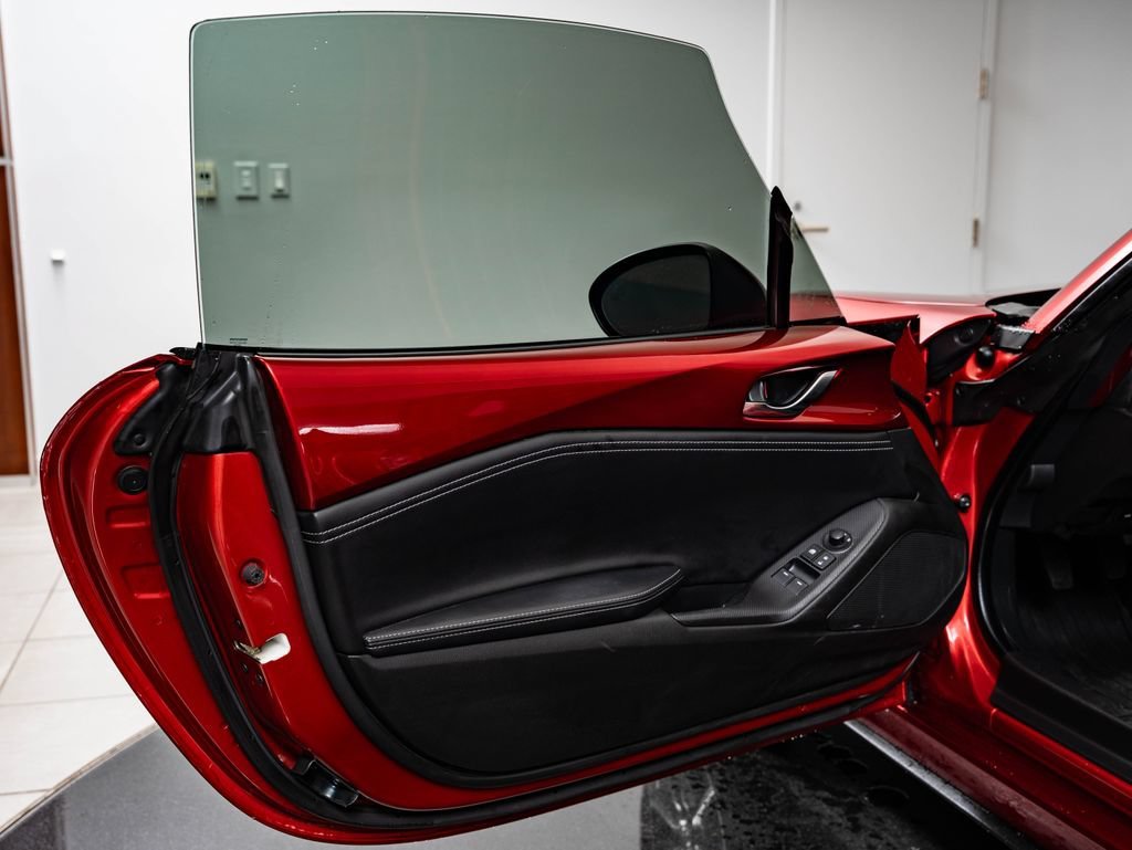 Used 2022 Soul Red Crystal Metallic Mazda Grand Touring image 25