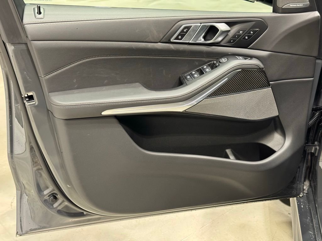 Used 2026 Gray BMW M60i image 15