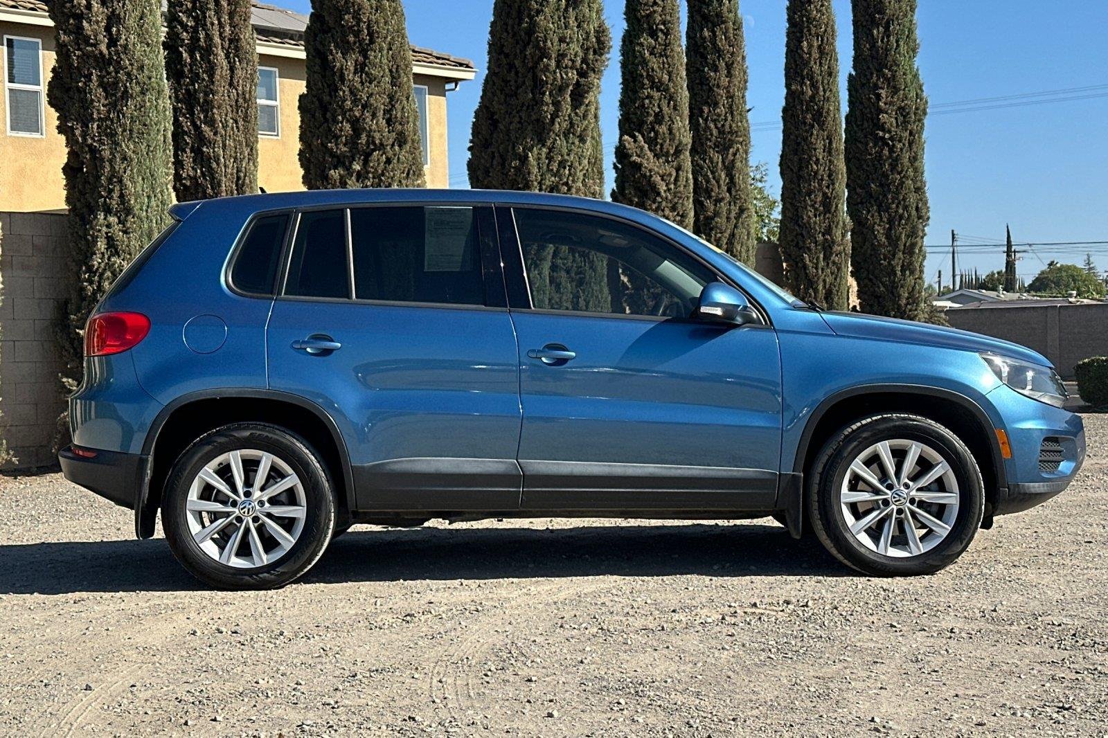 Used 2017 Volkswagen Tiguan Limited Base with VIN WVGBV7AXXHK049572 for sale in Modesto, CA