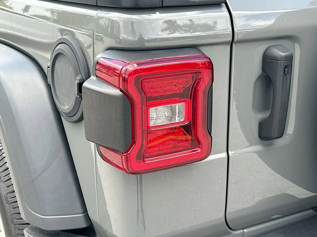 Used 2022 Sting-Gray Clearcoat Jeep Sport S image 22