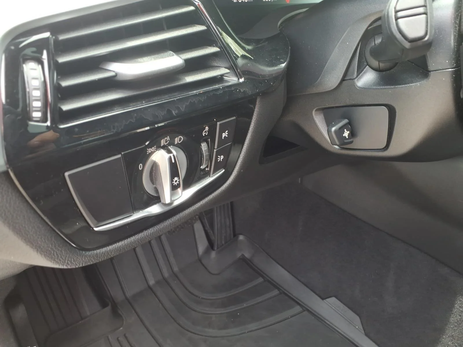 Used 2023 Skyscraper Gray Metallic BMW 530i image 27