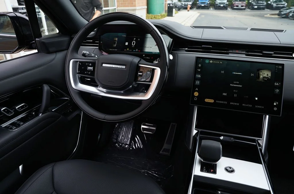 New 2026 Santorini Black Land Rover SE image 15