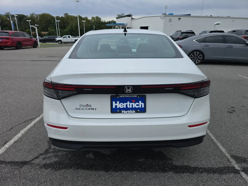 Certified Used 2026 Platinum White Pearl Honda SE image 6