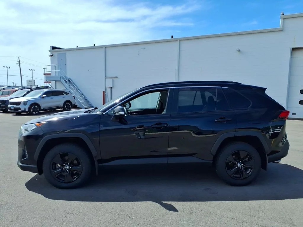Used 2020 Black Toyota XLE image 10