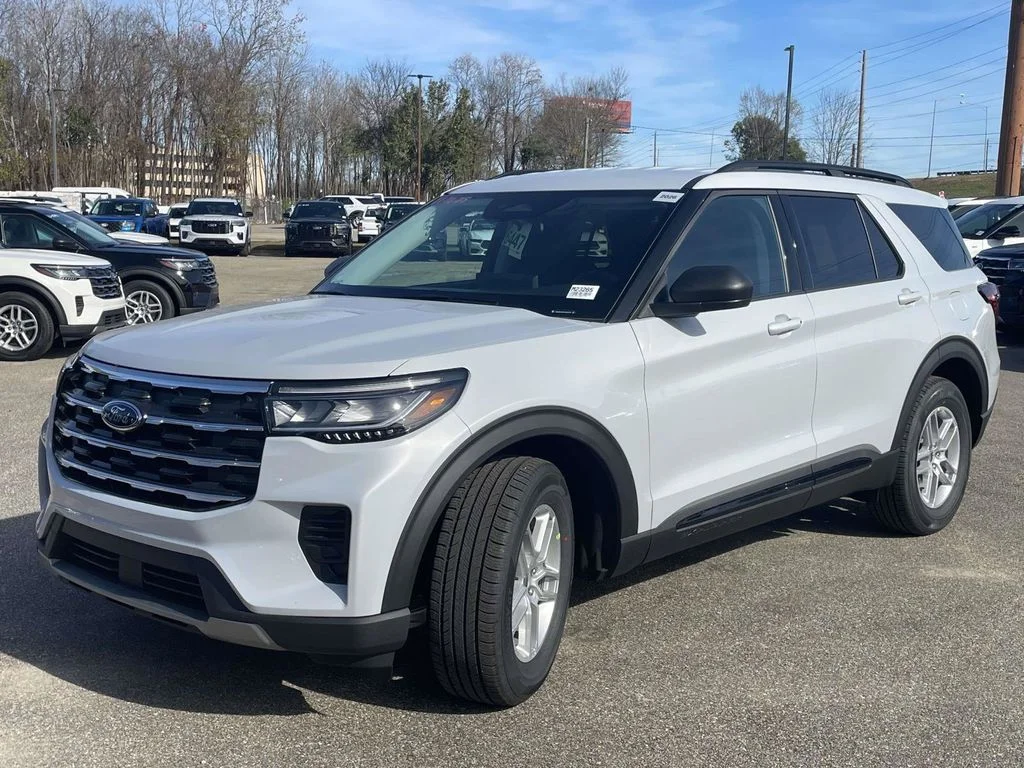 New 2026 Space White Metallic Ford Active image 7