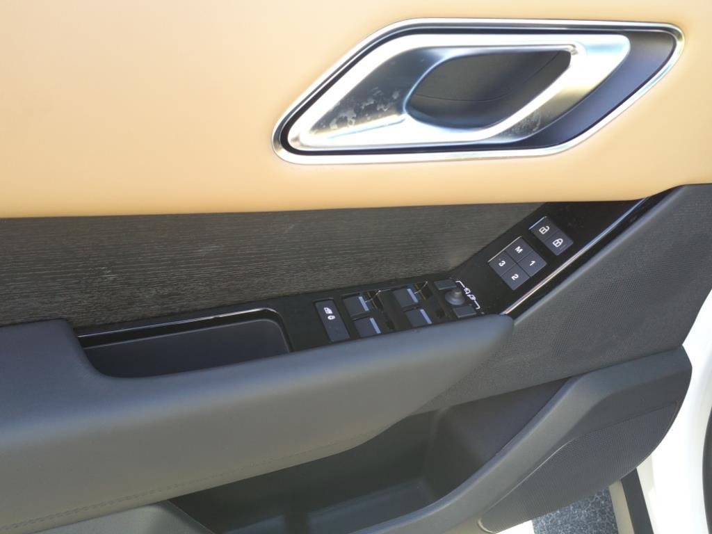 New 2025 Fuji White LAND ROVER Dynamic HSE image 8