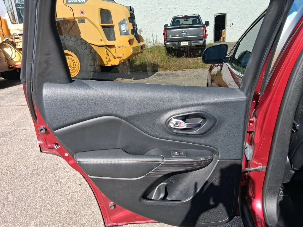 Used 2015 Deep Cherry Red Crystal Pearlcoat Jeep Limited image 27