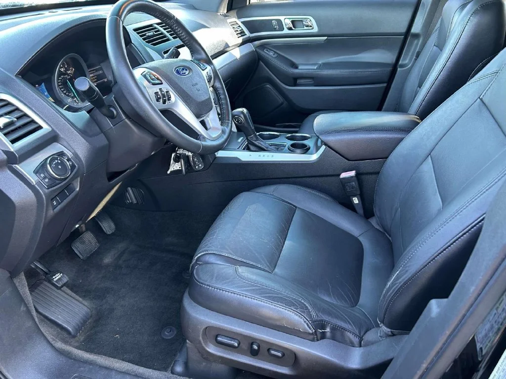 Used 2013 Black Ford XLT image 17