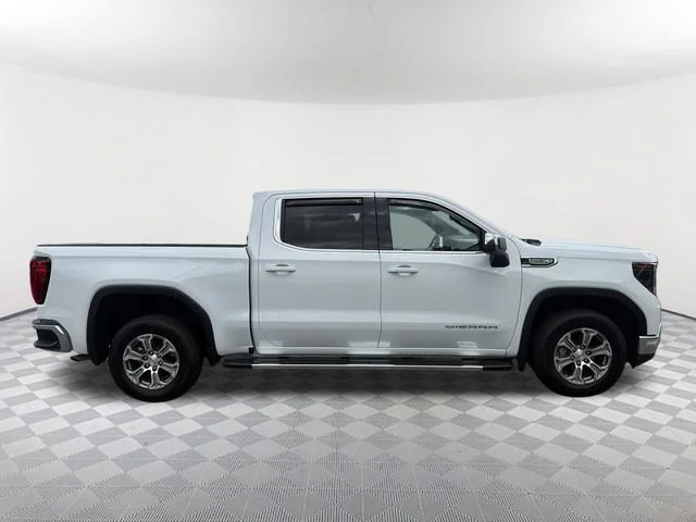 Used 2025 Summit White GMC SLE image 4