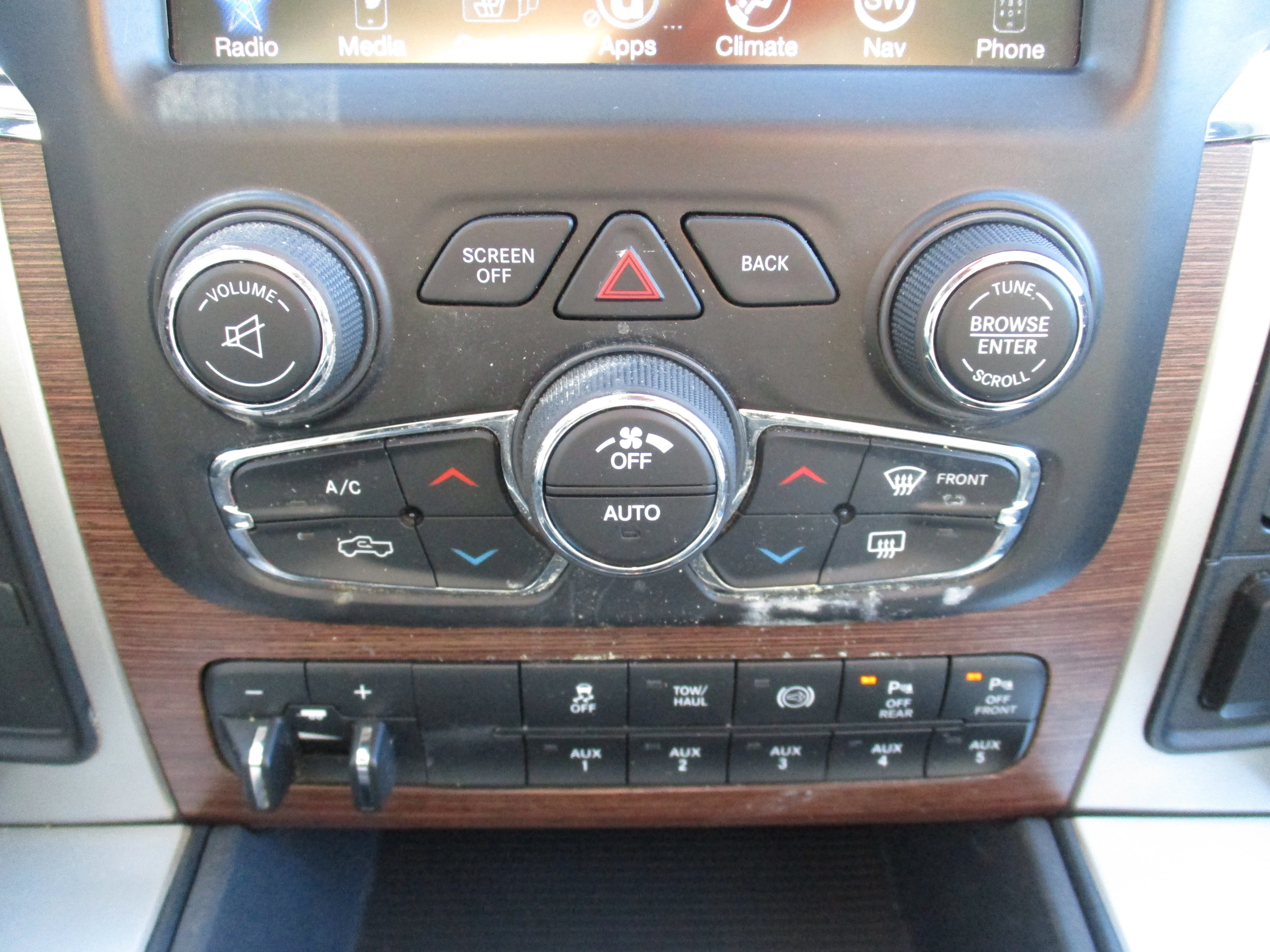 Used 2016 Brilliant Black Crystal Pearlcoat Ram Laramie image 52