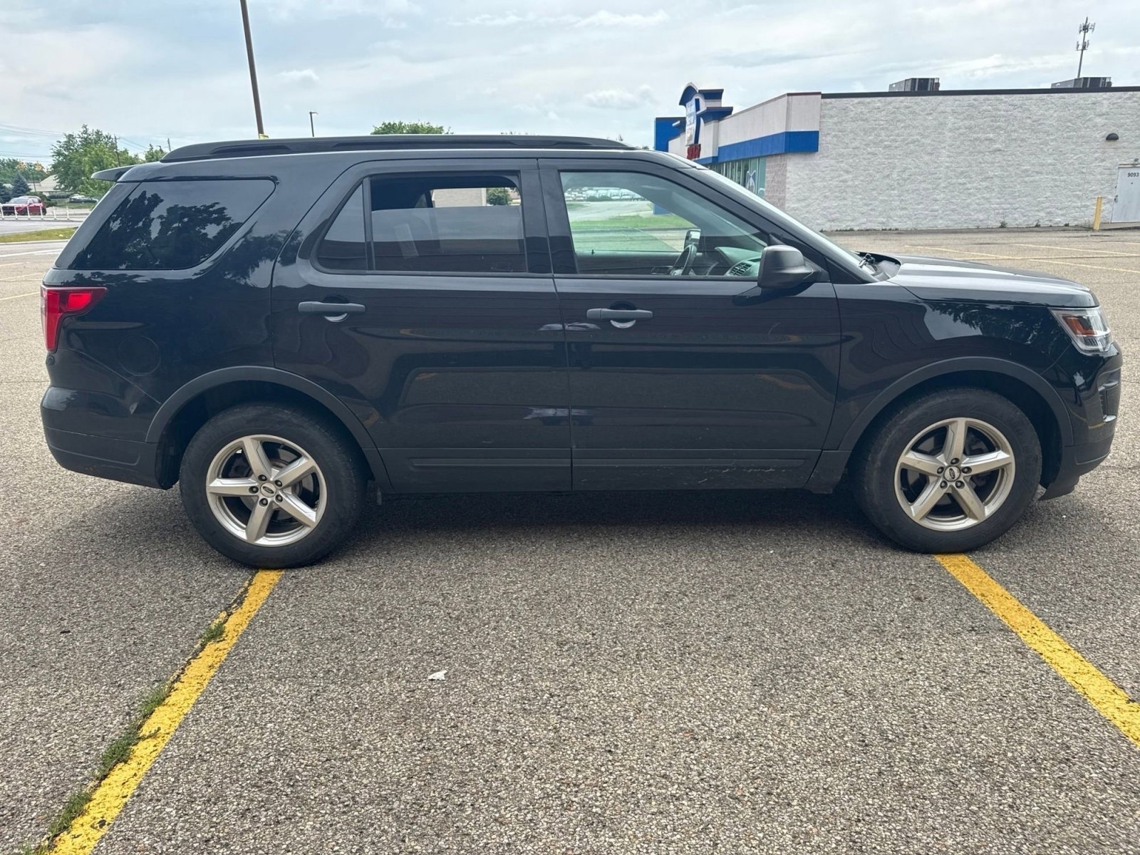 Used 2019 Black Metallic Ford Base image 5