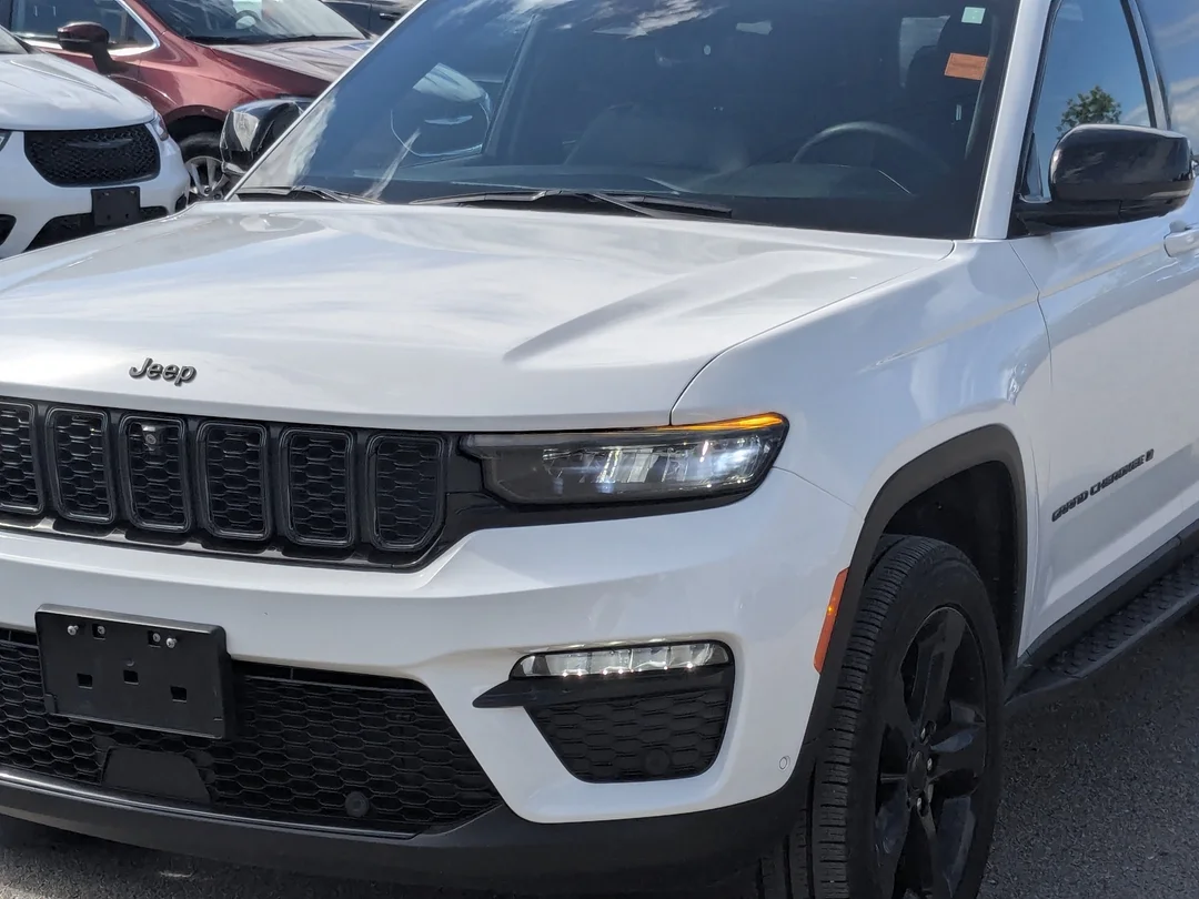 Certified Used 2024 White Jeep Limited - - 4x4 - Luxury Tech II - Black Appearance - Command View Sunroof & More! image 10