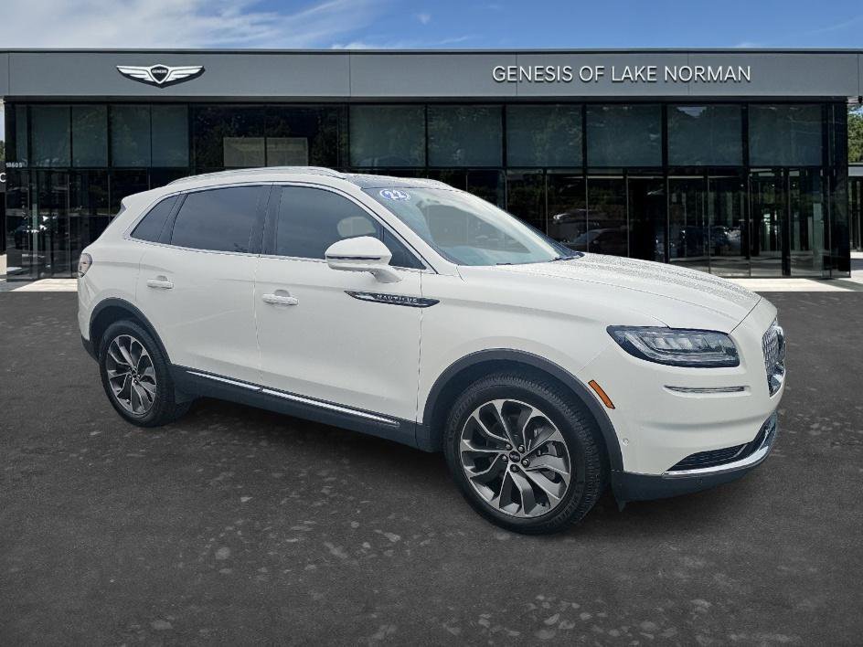 Used 2022 Pristine White Metallic Tri-Coat Lincoln Reserve image 3