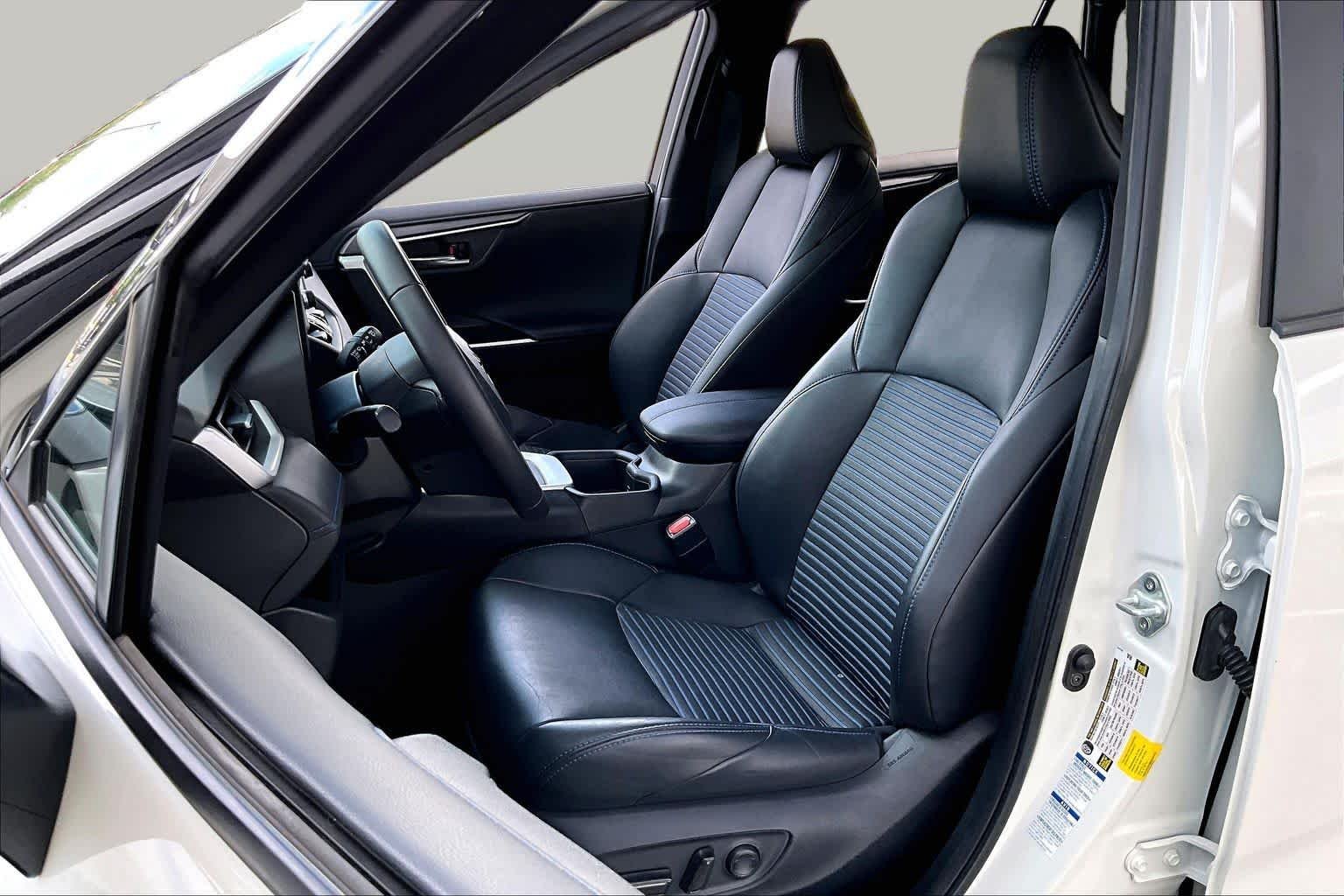 Used 2022 Blizzard Pearl/Midnight Black Metallic Toyota Hybrid XSE image 8