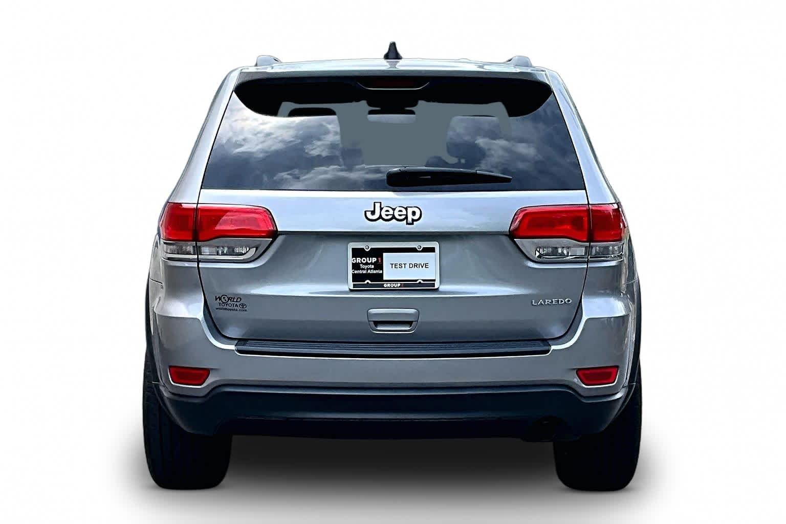 Used 2015 Billet Silver Metallic Clearcoat Jeep Laredo image 5