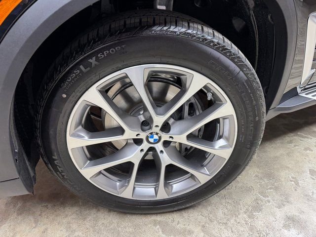 Used 2026 Black BMW xDrive40i image 28