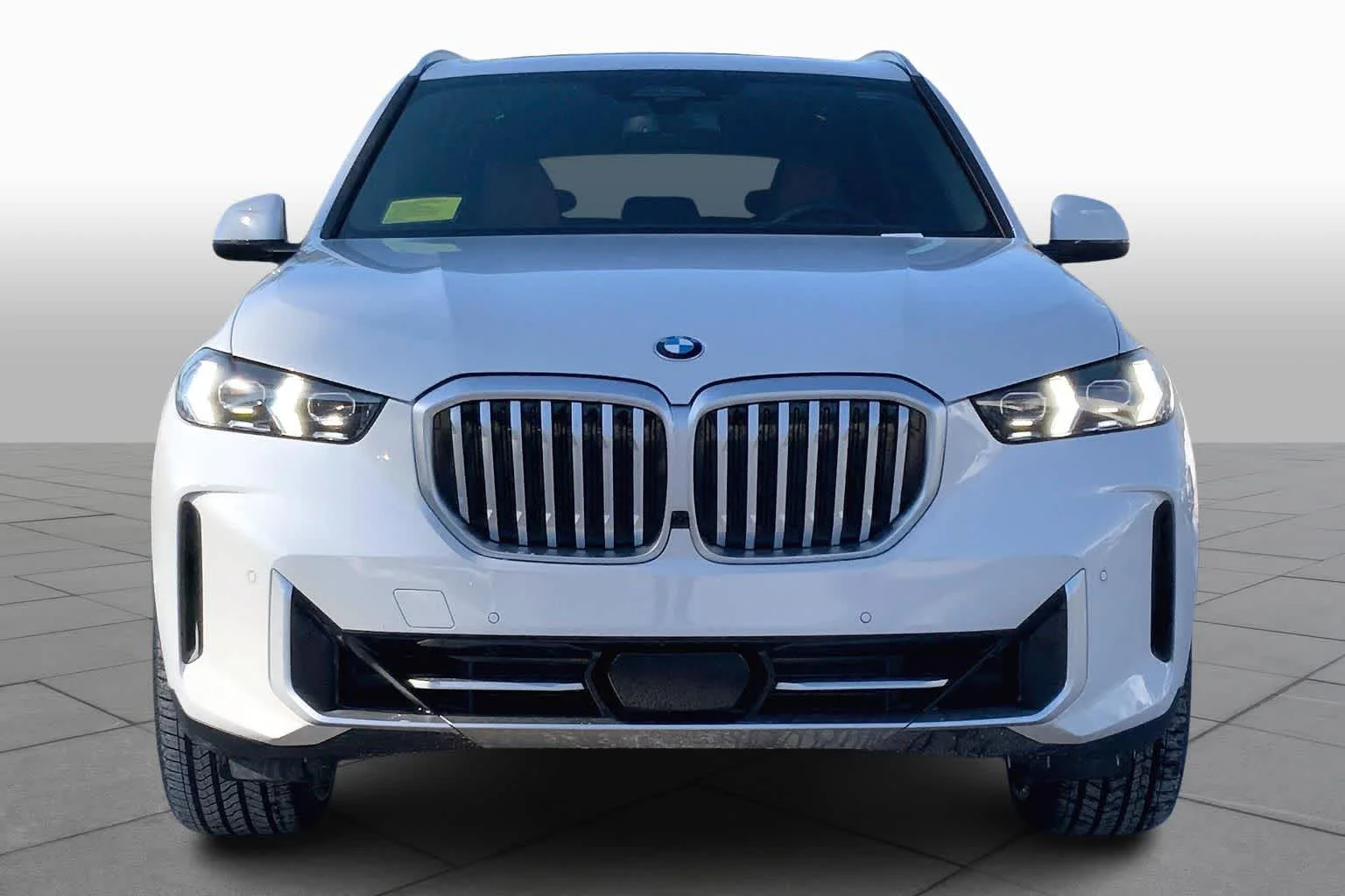 New 2026 Mineral White Metallic BMW xDrive40i image 3
