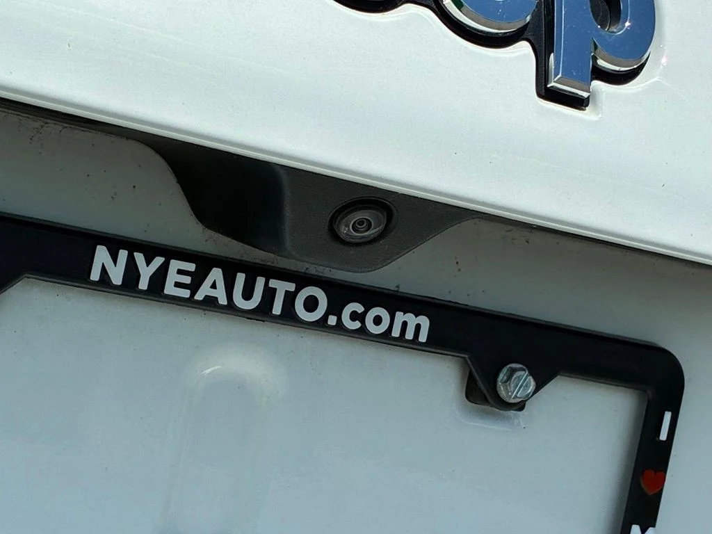 Used 2024 White Jeep Latitude image 47