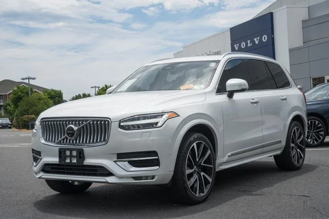 Used 2023 Crystal White Volvo Plus image 3